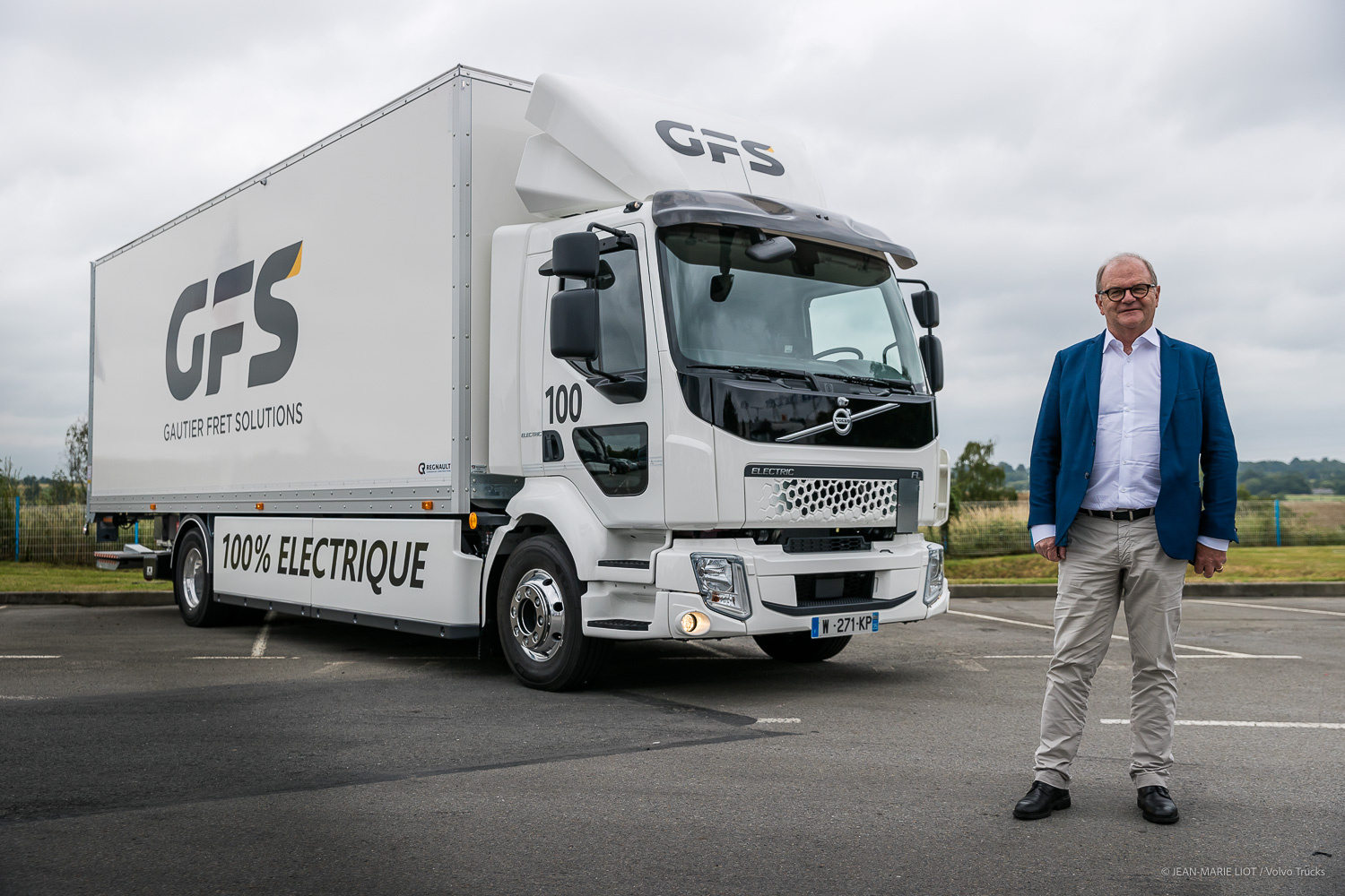premier-porteur-lectrique-rouler-en-bretagne-volvo-trucks-france